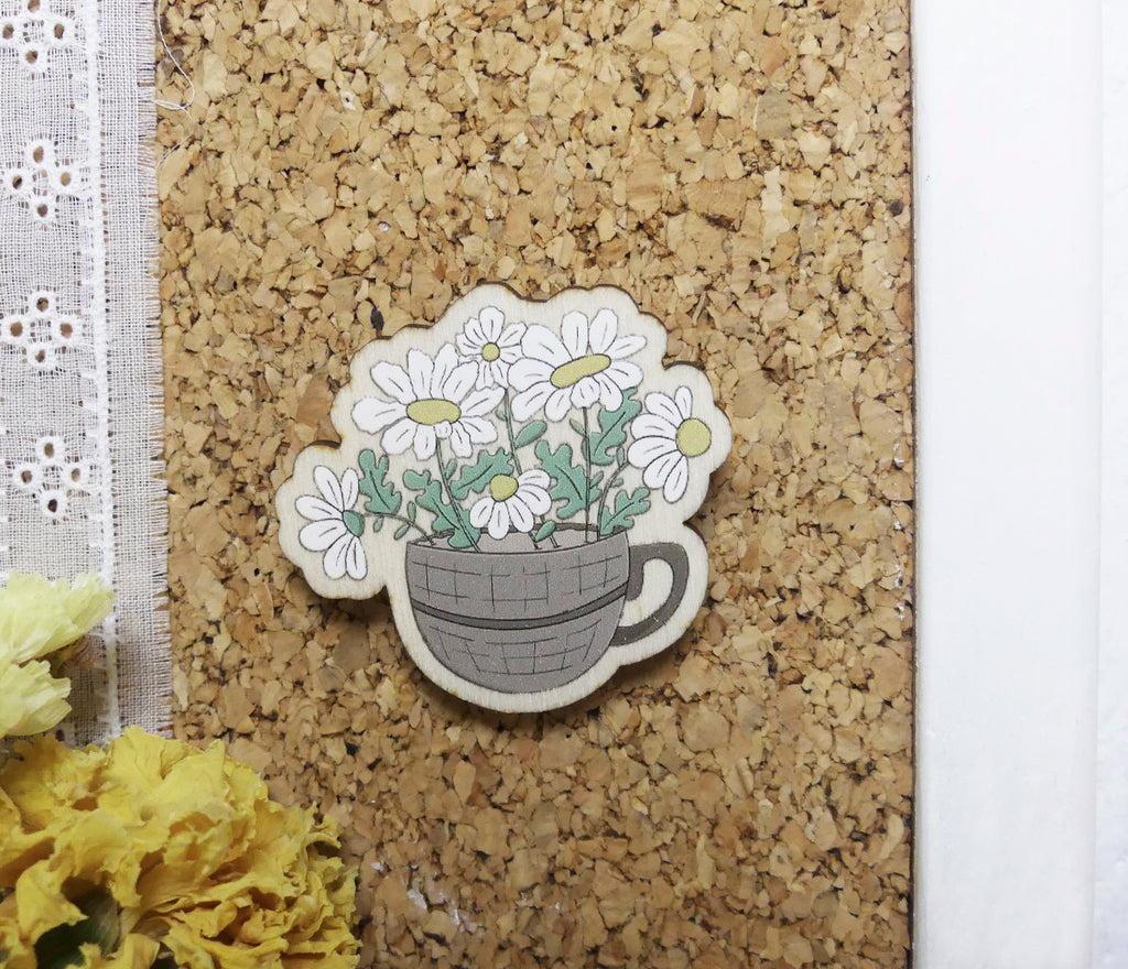 cup of daisies wooden pin