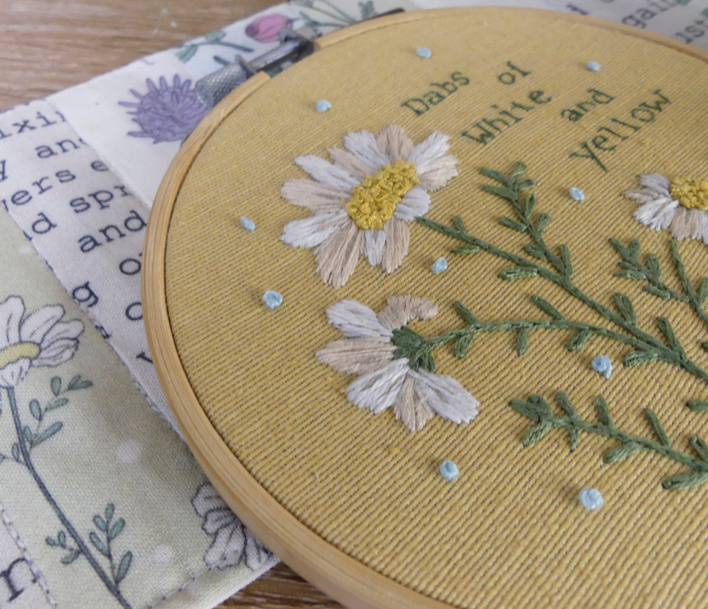 Embroidery Hoop - Daisies