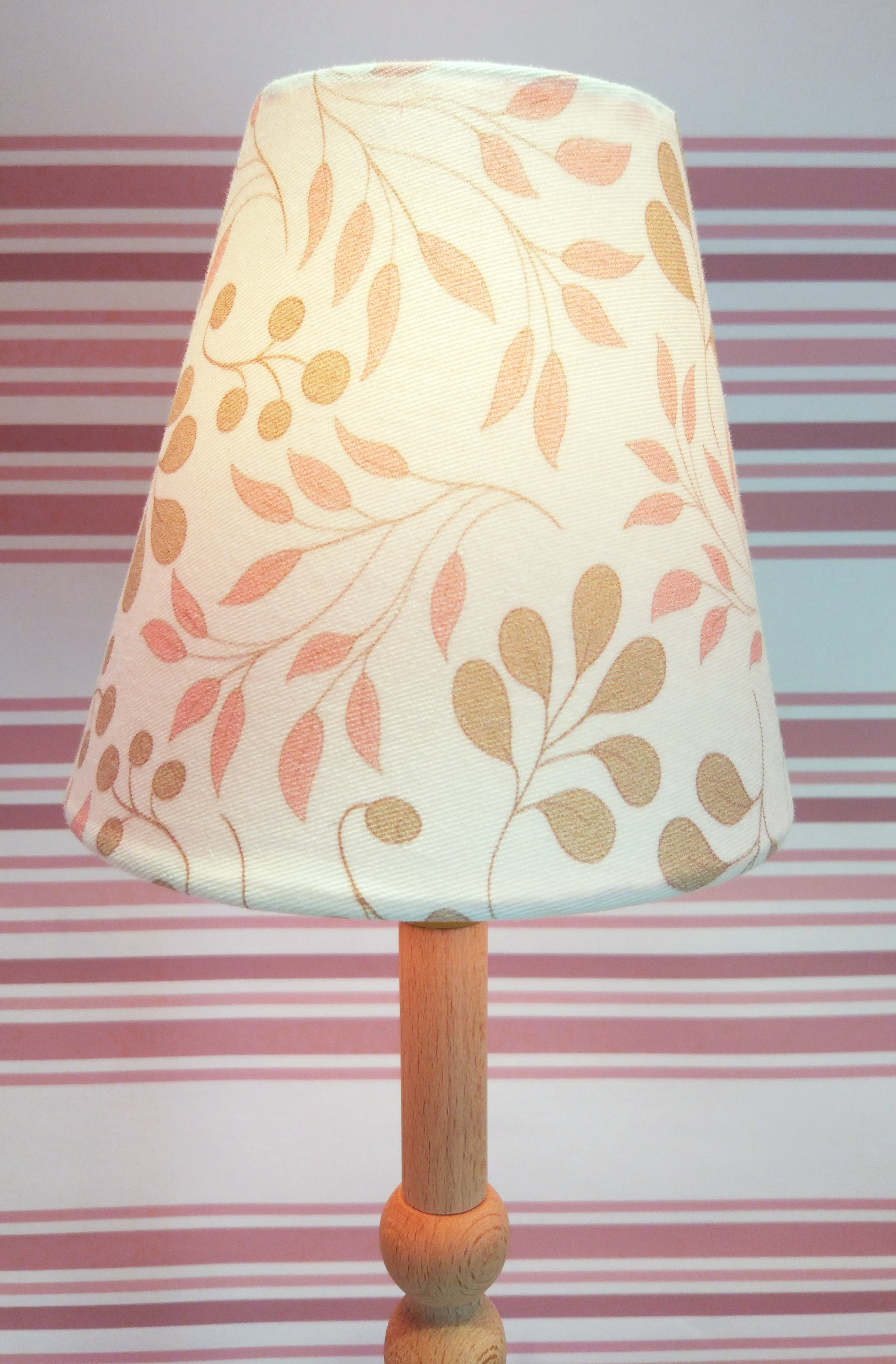 Table top lamp and shade